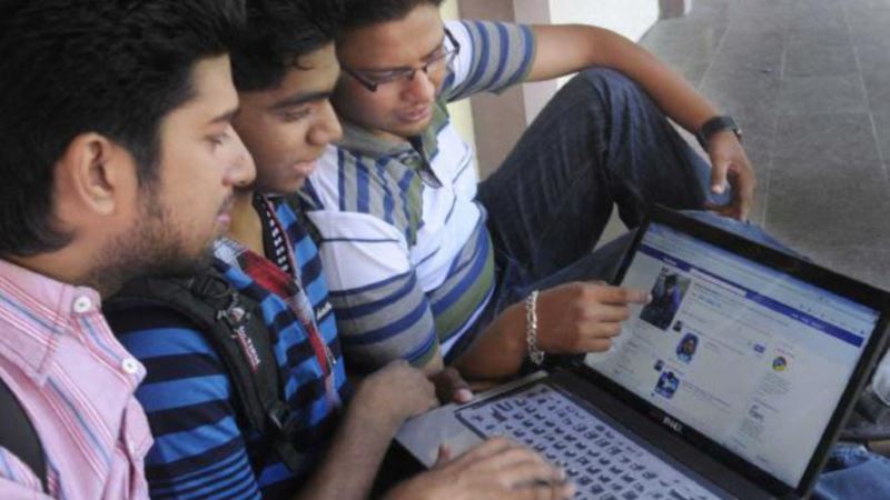 گزارش بلومبرگ: ایران آزادی‌های آنلاین را محدود می‌کند