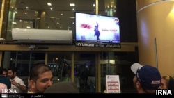 در روز ۳ خرداد ، تابلوها و تلویزیون‌های تبلیغاتی فرودگاه مشهد توسط گروهی با نام «تپندگان»هک شد و تصاویری از اعتراضات دی‌ماه ۱۳۹۶ را بر روی آنها به نمایش درآمد.