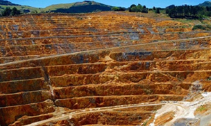 اعتصاب گسترده کامیونداران شهرستان تکاب با معدن بزرگ طلا