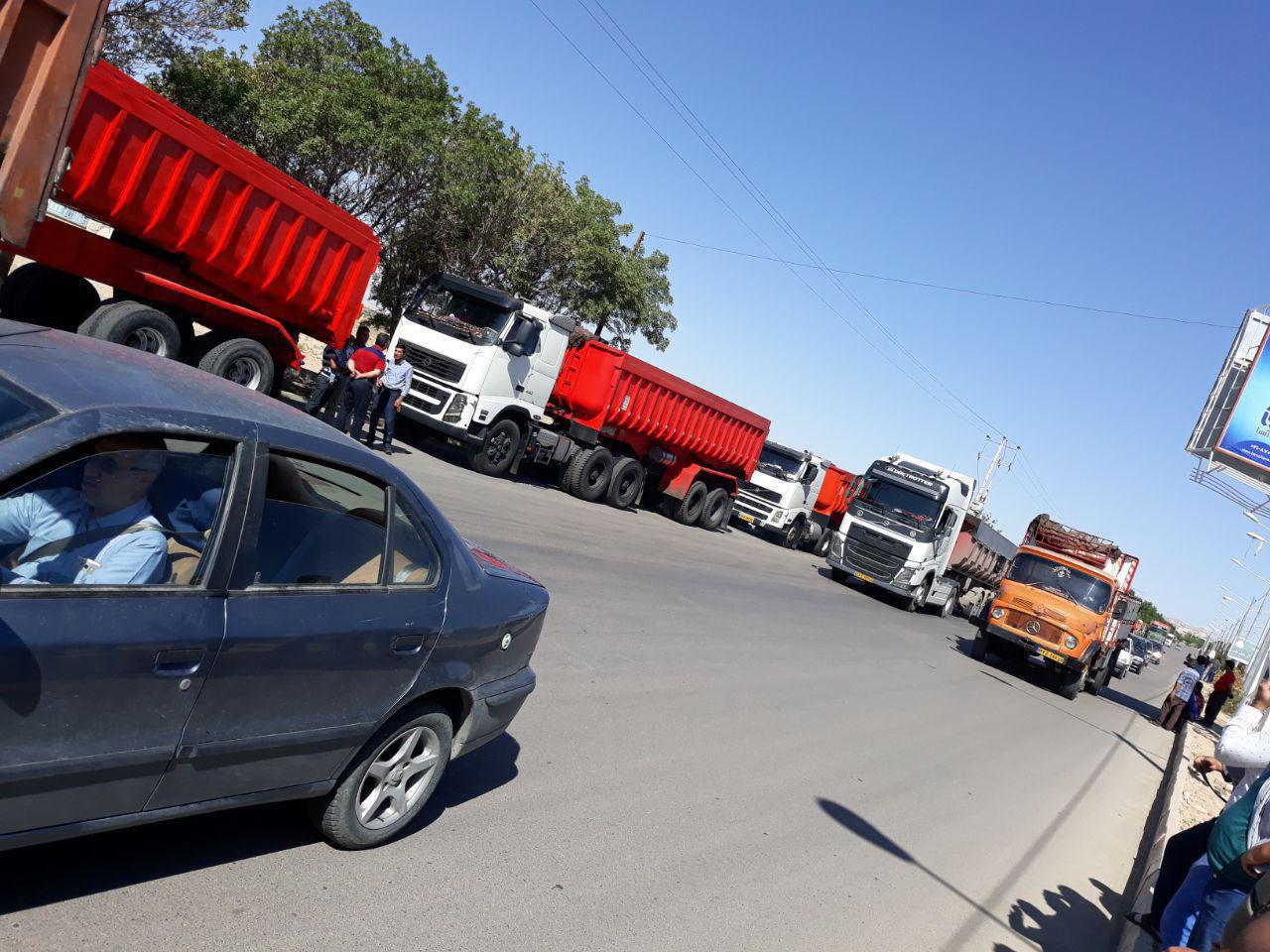 روز ۵ خرداد، ادامه اعتصاب کامیونداران، پایانه حمل و نقل قزوین