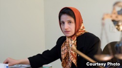 عفو بین الملل می‌گوید، نسرین ستوده زندگی خود را وقف دفاع از حقوق بشر در ایران کرد‌ه‌است.