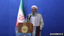 مولوی عبدالحمید در مراسم افطاری رئیس‌جمهوری ایران به انتقاد از وضعیت اهل سنت در ایران پرداخت.