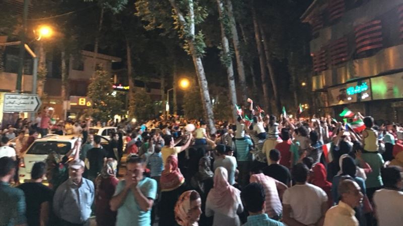 مردم برای شادی بعد از برد مراکش به خیابان‌ها آمدند؛ دومین برد ایران در تاریخ جام جهانی