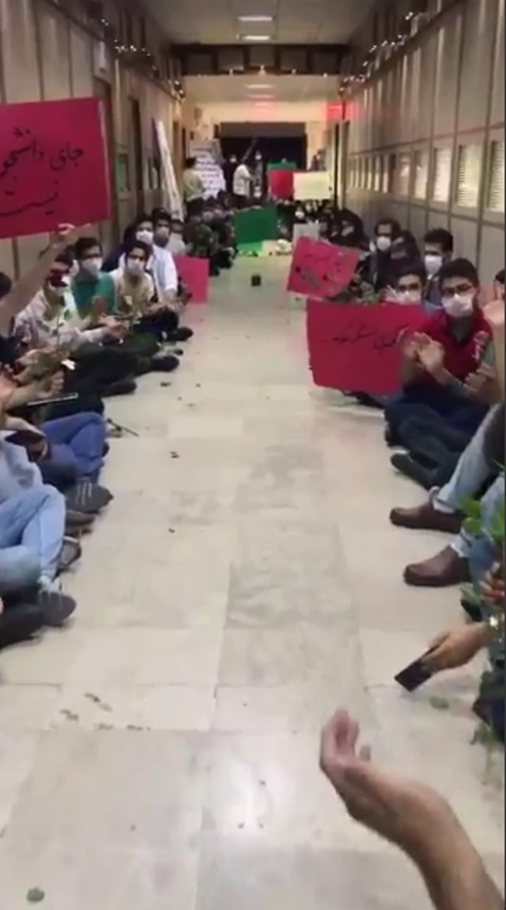 دانشگاه هنوز زنده است! تجمع دانشجویان تبریز در اعتراض به احکام سنگین صادره برای دانشجویان دانشکده علوم اجتماعی تهران