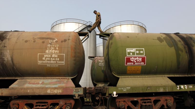 واردات نفت هند از ایران از اواسط شهریور کاهش می‌یابد