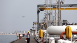 کاهش واردات نفت از ایران، آیا خریداران به محدودیت تن می‌دهند؟
