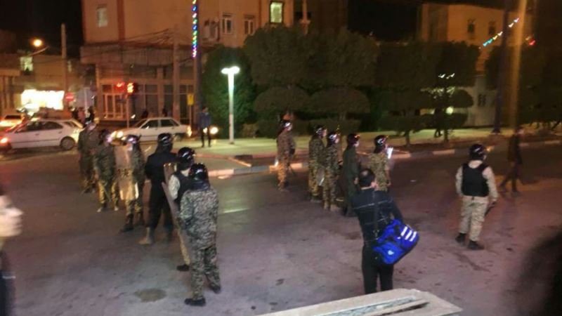 بنابر گزارش‌ها، مأموران امنیتی در خرمشهر اقدام به تیراندازی کردند