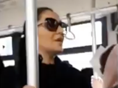 این زن شجاع در اتوبوس برای زنان از شاپرک شجری زاده و کمپین اعتراض به حجاب اجباری می گوید