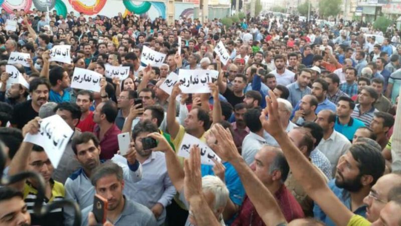 تظاهرات مردم برازجان برای دومین روز در اعتراض به قطع آب