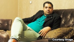 وکیل مدافع شهرام جزایری اخبار منتشر شده مبنی بر فرار وی از طریق پنهان شدن در داخل کامیون را تکذیب کرده است.