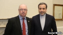 تصویری که سفیر ایران در لندن از دیدار آلیستر برت با عباس عراقچی منتشر کرده است