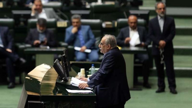 گزارش وال استریت جورنال از برکناری وزیر اقتصاد ایران؛ ضربه‌ای تازه به روحانی