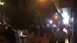 خیابان ولی‌عصر تهران: «مرگ بر دیکتاتور»