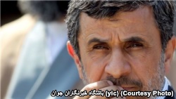 محمود احمدی‌نژاد ماه گذشته نیز در اعتراض به اقدامات آمریکا نامه‌ای به دونالد ترامپ نوشته بود.