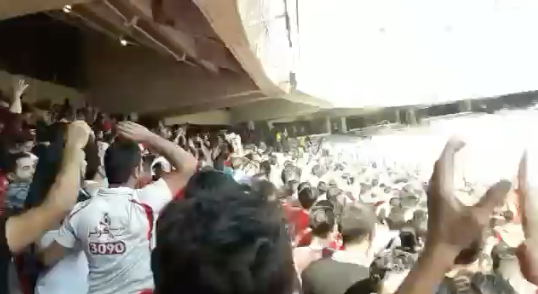 شعار «مرگ بر دیکتاتور» و «توپ، تانک، فشفشه – آخوند باید گم بشه!» در ورزشگاه آزادی تهران – ۱۹ مرداد ۹۷