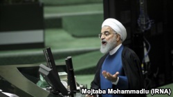 این نخستین بار در پنج سال ریاست‌جمهوری حسن روحانی است که وی برای پاسخ به سوالات نمایندگان به مجلس می‌رود.