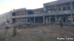 نمایی از ساختمان تخریب شده یکی از احزاب کرد مخالف جمهوری اسلامی در حملات سپاه. تصویر اختصاصی از رادیو فردا (عکاس: رسول محمود)