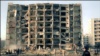 نمایی از ساختمان هشت طبقه الخبر که در سال ۱۹۹۶ با یک کامیون بمبگذاری شده هدف قرار گرفت.