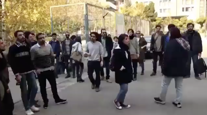 اسماعیل رو گرفتن، ما همه بخشی هستیم: تجمع اعتراضی دانشجویان دانشگاه هنر در حمایت از اسماعیل بخشی