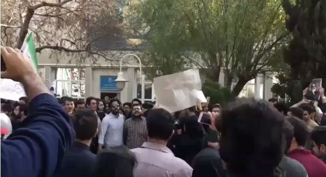 توپ، تانک، مسلسل دیگر اثر ندارد! تجمع پرشور دانشجویان امیرکبیر