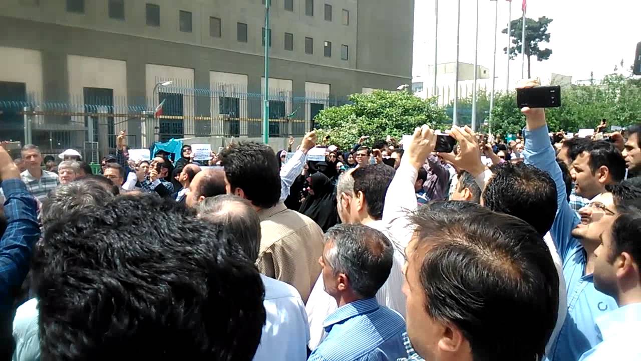 تجمع اعتراضی فرهنگیان در روبروی مجلس 17 اردیبهشت 1394